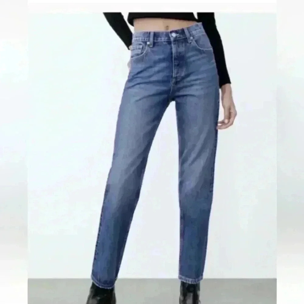 Zara Women’s High Rise Straight Leg Jeans size 4